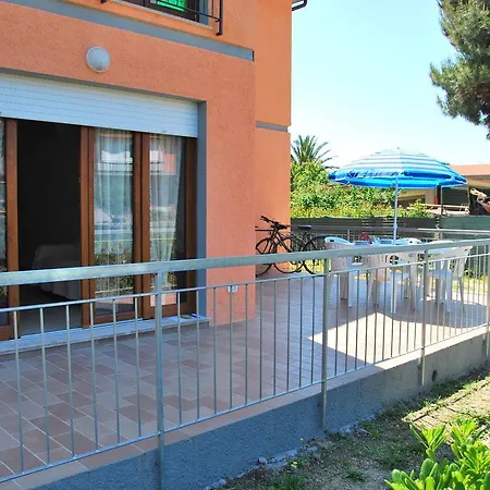 Margherita - Zona Mare Con Clima E Posti Auto Марина-ди-Кампо