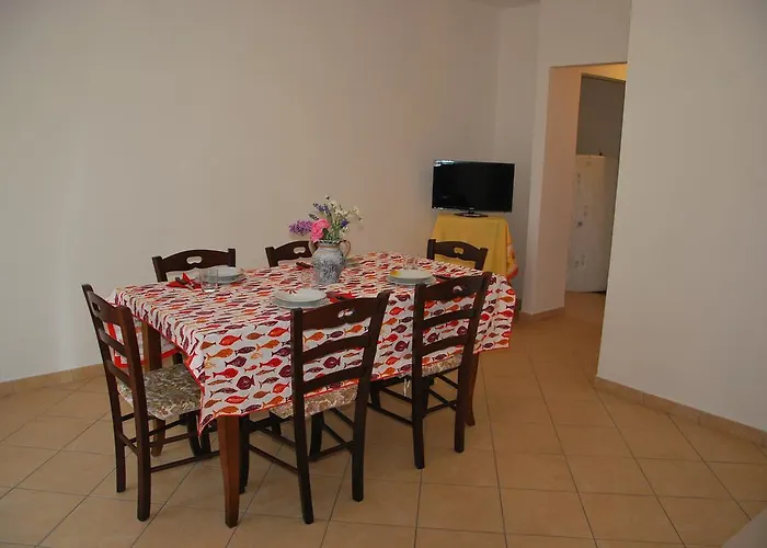 Margherita - Zona Mare Con Clima E Posti Auto Marina di Campo